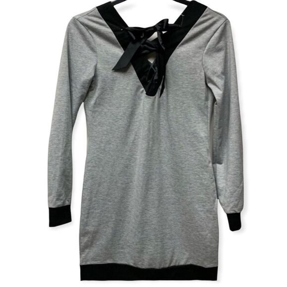 Long Sleeve Deep V Grey & Black Lace Up Fitted Tunic Top NWT - Picture 1 of 8